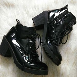 ⭐Shiny Black Lace Up Ankle Boots🍭
